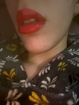 Mimisixo online show from November 17, 2025, 11:31 pm