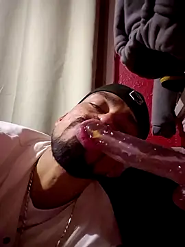 Snapshot of Cnutt310 chatting on October 24, 2025, 7:40 am Cnutt310 online show from October 24, 2025, 7:40 am