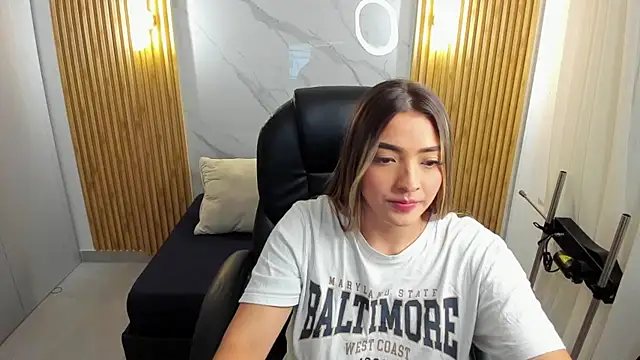 KYLIE JONES6 online show from October 28, 2025, 3:07 am