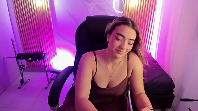 KYLIE JONES6 online show from May 5, 2026, 3:31 am