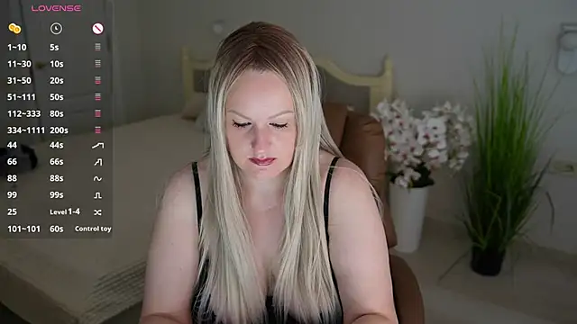 Snapshot of MariemLui chatting on May 19, 2026, 7:48 am MariemLui online show from May 19, 2026, 7:48 am