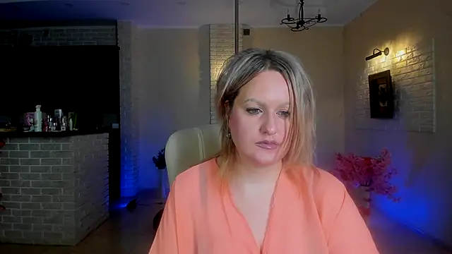 MariemLui online show from November 9, 2025, 3:49 pm