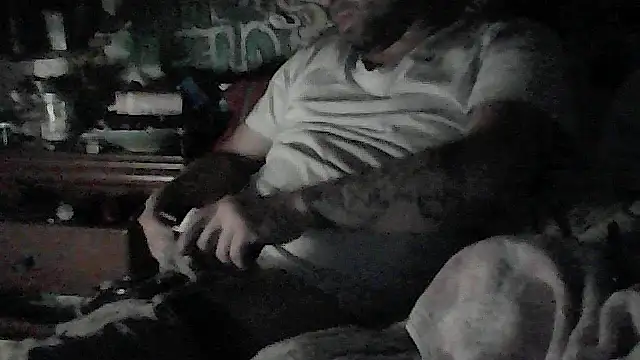 Twoslipperywhenwett online show from December 2, 2025, 10:33 pm