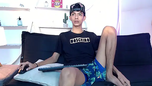 PRETTY SEX1 online show from October 25, 2025, 1:23 pm