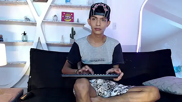 PRETTY SEX1 online show from October 27, 2025, 1:12 pm