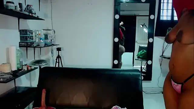 Snapshot of Sam_Blue chatting on October 22, 2025, 1:10 pm Sam Blue online show from October 22, 2025, 1:10 pm