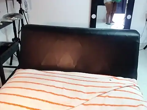 Snapshot of Sam_Blue chatting on November 15, 2025, 1:15 pm Sam Blue online show from November 15, 2025, 1:15 pm