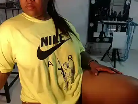 Snapshot of Sam_Blue chatting on October 12, 2025, 1:34 pm Sam Blue online show from October 12, 2025, 1:34 pm