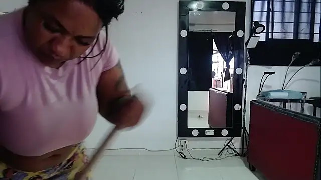 Snapshot of Sam_Blue chatting on December 14, 2025, 10:26 pm Sam Blue online show from December 14, 2025, 10:26 pm