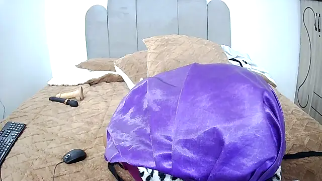 Snapshot of CharlotteXXX chatting on October 18, 2025, 12:23 am CharlotteXXX online show from October 18, 2025, 12:23 am