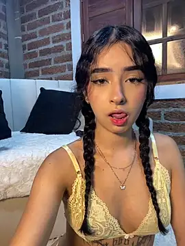 Snapshot of RosseMelody chatting on July 9, 2026, 11:59 pm RosseMelody online show from July 9, 2026, 11:59 pm