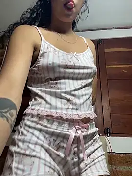 Snapshot of RosseMelody chatting on May 28, 2026, 1:24 am RosseMelody online show from May 28, 2026, 1:24 am