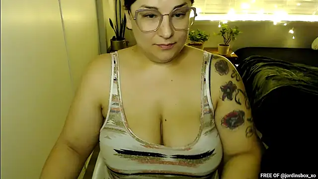 Snapshot of MoonBalloons chatting on July 24, 2026, 7:59 am MoonBalloons online show from July 24, 2026, 7:59 am