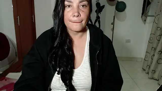 Snapshot of Vivian_milf_paint chatting on October 3, 2025, 4:03 am Vivian milf paint online show from October 3, 2025, 4:03 am