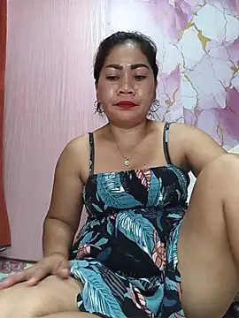 Snapshot of sexybitch_02 chatting on August 4, 2026, 10:42 am sexybitch 02 online show from August 4, 2026, 10:42 am