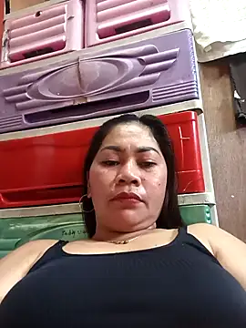 Snapshot of sexybitch_02 chatting on February 6, 2026, 5:25 am sexybitch 02 online show from February 6, 2026, 5:25 am