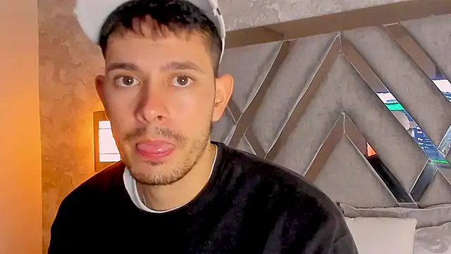 Snapshot of nils_saint chatting on November 18, 2025, 4:38 am nils saint online show from November 18, 2025, 4:38 am