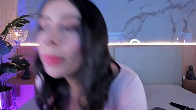 Snapshot of ValSmith_ chatting on October 21, 2025, 4:34 am ValSmith online show from October 21, 2025, 4:34 am