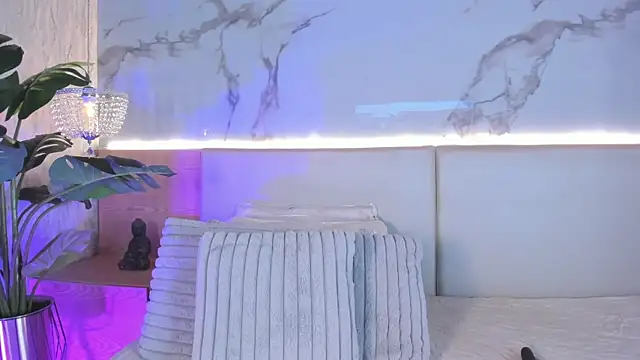 Snapshot of ValSmith_ chatting on December 3, 2025, 3:40 am ValSmith online show from December 3, 2025, 3:40 am