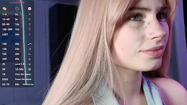 Snapshot of PieraMarch chatting on October 21, 2025, 7:13 pm PieraMarch online show from October 21, 2025, 7:13 pm