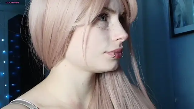 Snapshot of PieraMarch chatting on October 8, 2025, 7:25 pm PieraMarch online show from October 8, 2025, 7:25 pm