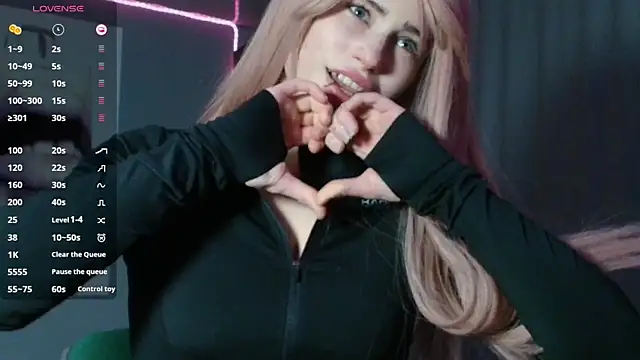 Snapshot of PieraMarch chatting on December 15, 2025, 8:14 pm PieraMarch online show from December 15, 2025, 8:14 pm