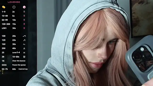 Snapshot of PieraMarch chatting on December 2, 2025, 8:10 pm PieraMarch online show from December 2, 2025, 8:10 pm