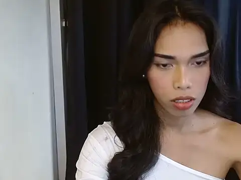 angelaxmonroe online show from May 5, 2026, 7:11 am