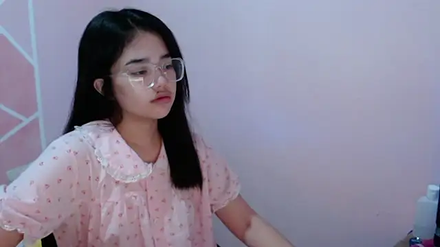 Snapshot of aaliyah_walker chatting on November 17, 2025, 11:47 am aaliyah walker online show from November 17, 2025, 11:47 am