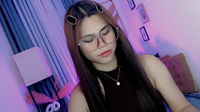Snapshot of PrettyBlythes_TS chatting on April 23, 2026, 12:51 pm PrettyBlythes TS online show from April 23, 2026, 12:51 pm