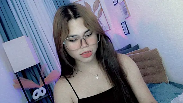 Snapshot of PrettyBlythes_TS chatting on April 22, 2026, 11:06 am PrettyBlythes TS online show from April 22, 2026, 11:06 am
