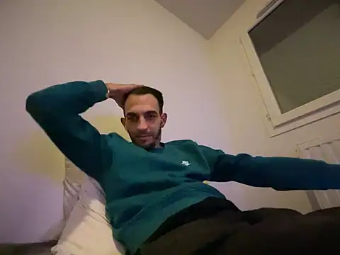 Snapshot of rebeu31313 chatting on December 14, 2025, 3:46 am rebeu31313 online show from December 14, 2025, 3:46 am