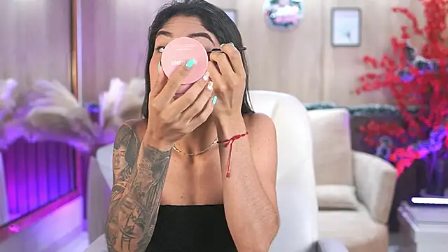 NicoleCrawft online show from December 20, 2025, 8:44 pm