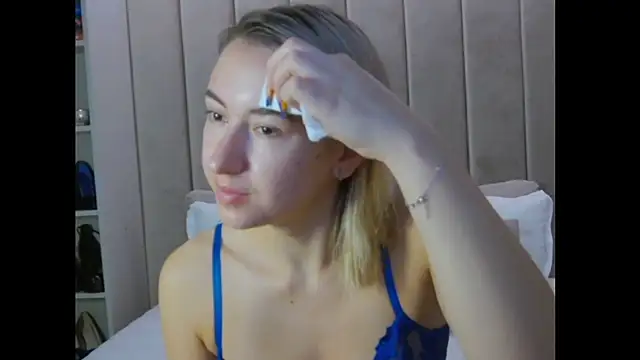 Snapshot of LexiRussell chatting on October 10, 2025, 1:28 am LexiRussell online show from October 10, 2025, 1:28 am