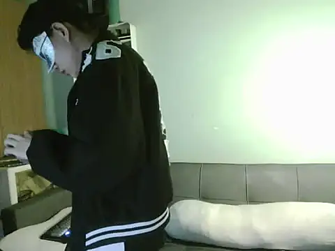 boyhigh1997 online show from April 25, 2026, 9:34 am