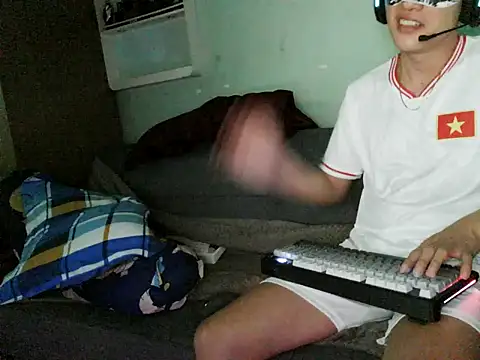 boyhigh1997 online show from February 3, 2026, 2:44 pm