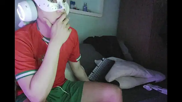 boyhigh1997 online show from June 15, 2026, 7:24 pm