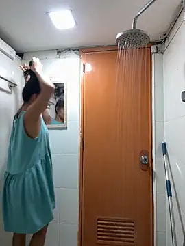 Snapshot of princess_janine chatting on October 13, 2025, 9:33 am princess janine online show from October 13, 2025, 9:33 am