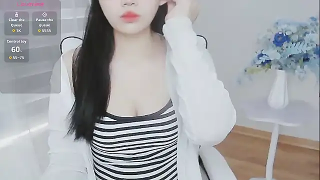 Snapshot of -Rose-Lucky- chatting on November 13, 2025, 1:20 am -Rose-Lucky- online show from November 13, 2025, 1:20 am