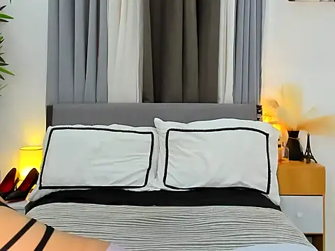 Snapshot of MistressPia chatting on November 8, 2025, 12:14 am MistressPia online show from November 8, 2025, 12:14 am