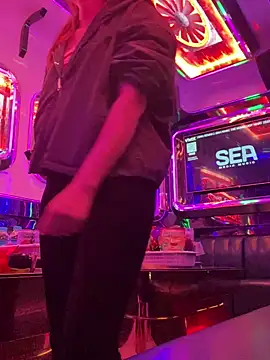 Snapshot of Ri210 chatting on November 16, 2025, 4:12 pm Ri210 online show from November 16, 2025, 4:12 pm