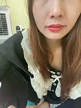 Snapshot of Ri210 chatting on November 11, 2025, 6:52 am Ri210 online show from November 11, 2025, 6:52 am