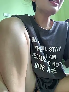 Snapshot of Ri210 chatting on October 19, 2025, 5:32 am Ri210 online show from October 19, 2025, 5:32 am