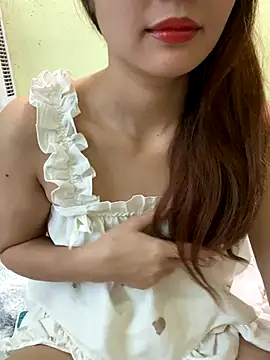 Snapshot of Ri210 chatting on November 6, 2025, 2:15 am Ri210 online show from November 6, 2025, 2:15 am