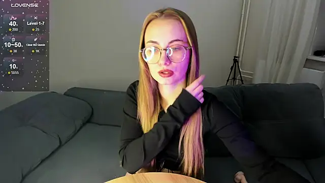 MewStella online show from October 14, 2025, 7:14 pm