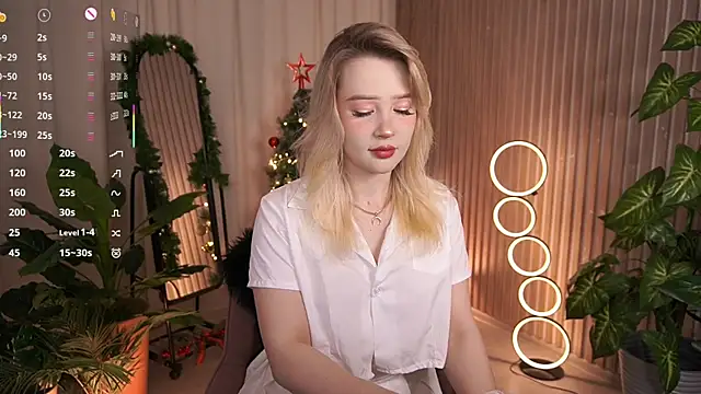 Snapshot of LauraWifeness chatting on December 22, 2025, 5:40 am LauraWifeness online show from December 22, 2025, 5:40 am