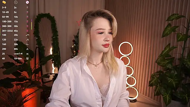 Snapshot of LauraWifeness chatting on January 12, 2026, 5:58 am LauraWifeness online show from January 12, 2026, 5:58 am