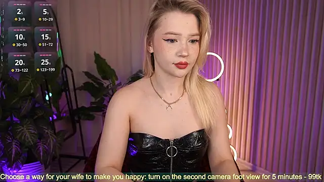 Snapshot of LauraWifeness chatting on October 21, 2025, 6:57 am LauraWifeness online show from October 21, 2025, 6:57 am