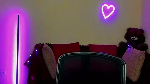 Alicia love00 online show from May 2, 2026, 11:26 am
