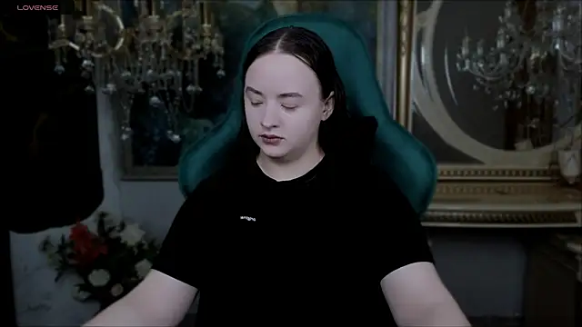 Snapshot of LaraBenson_ chatting on November 27, 2025, 10:37 am LaraBenson online show from November 27, 2025, 10:37 am